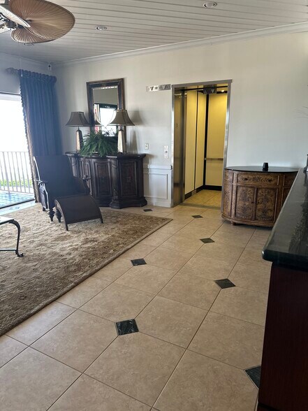 More Photos Of 4091 Colonial Blvd, Fort Myers Office For Sale
