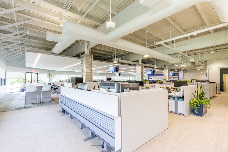 More Photos Of 212 W Newberry Rd, Bloomfield Manufacturing For Sale