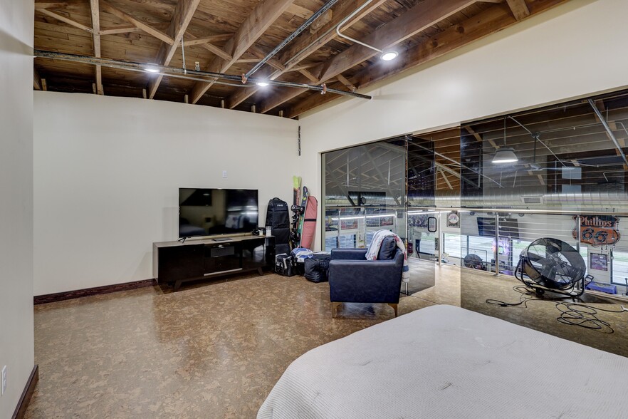 More Photos Of 102 S Wall Ave, Joplin Office For Sale