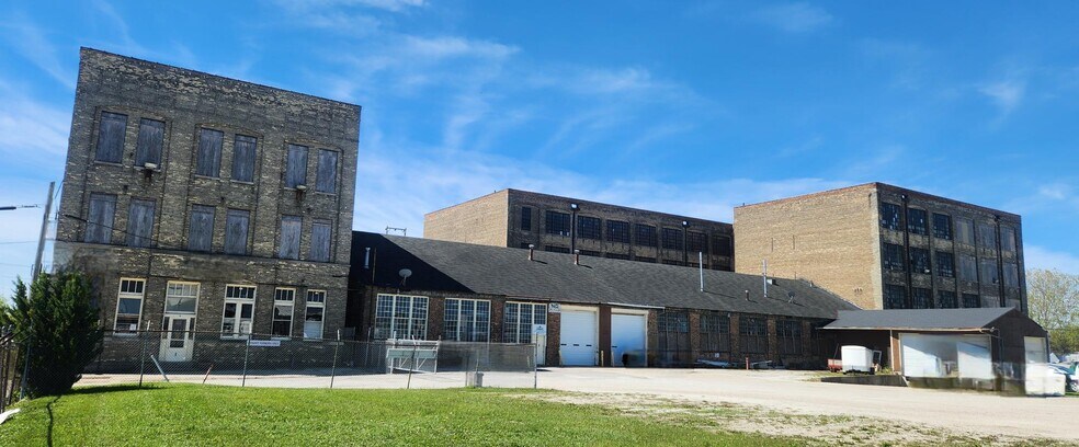 Primary Photo Of 2226 Clark St, Mount Pleasant Manufacturing For Sale