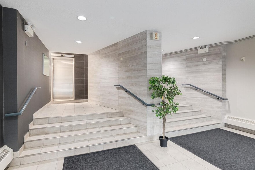 More Photos Of 2105 90 Av SW, Calgary Apartments For Lease