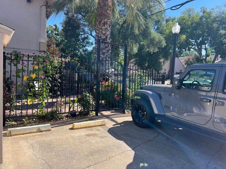 More Photos Of 2700 32nd St, Sacramento Multifamily For Sale