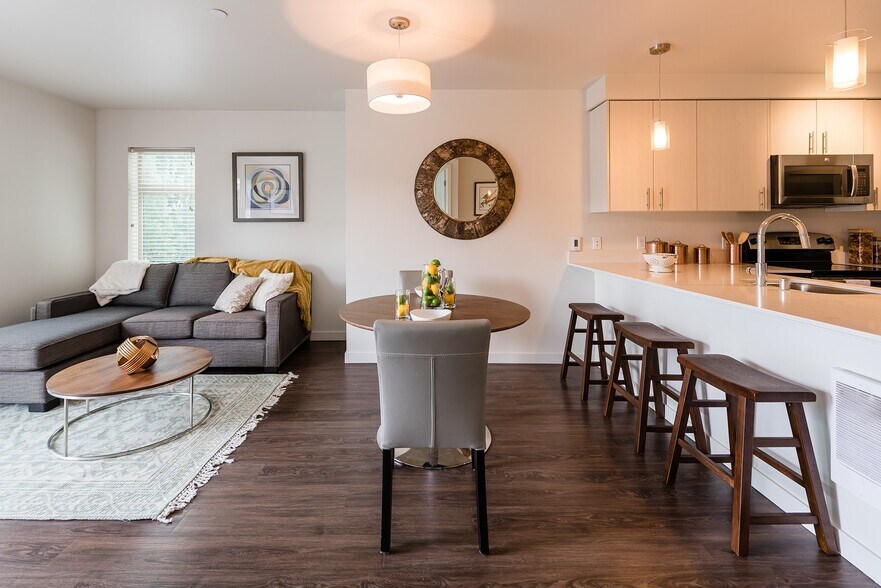 More Photos Of 324 Central Way, Kirkland Apartments For Lease