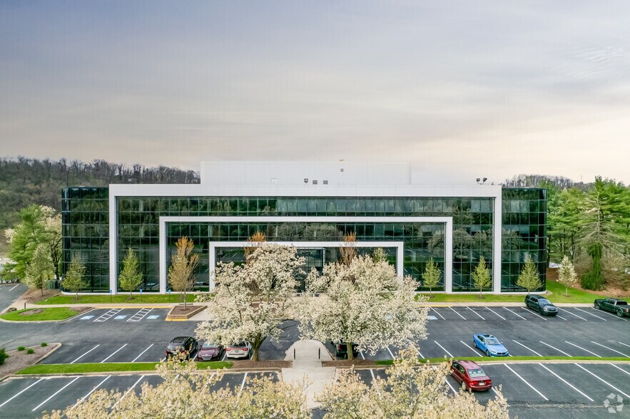 More Photos Of 1 Penn Center Blvd, Pittsburgh Unknown For Lease