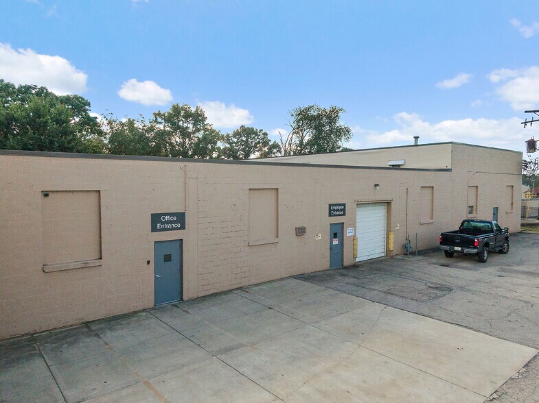 More Photos Of 303 Elgin Ave, Elgin Industrial For Sale