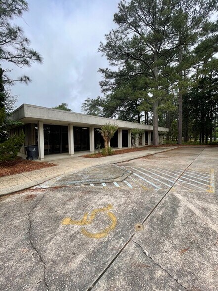 More Photos Of 130 Lexington Ln, Southern Pines Office For Sale