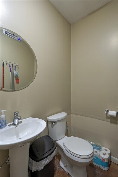 More Photos Of 113 Bo Bo Dr, Crystal Springs Freestanding For Lease