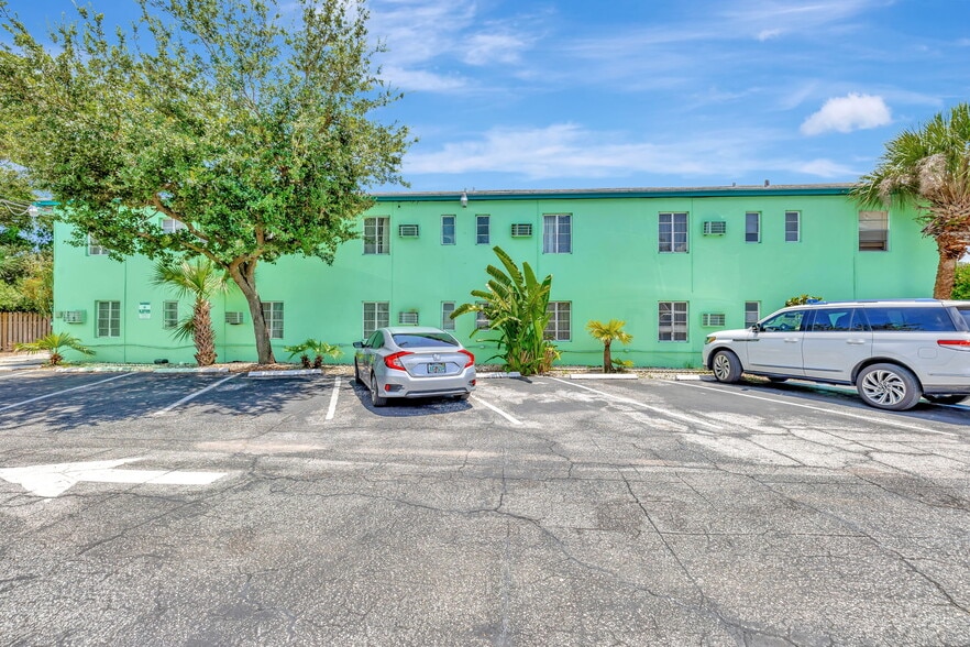 More Photos Of 320 N Federal Hwy, Lake Worth Hotel For Sale