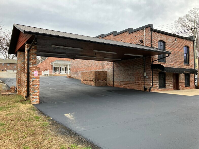 More Photos Of 157 N Main St, Bostic Office For Sale