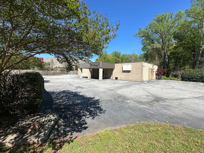 Primary Photo Of 328 Dupont Dr, Greenville Flex For Sale