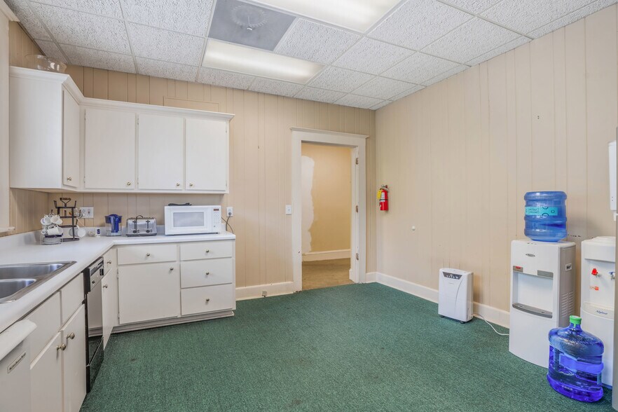 More Photos Of 720 North Ave, Macon-Bibb Office Residential For Sale