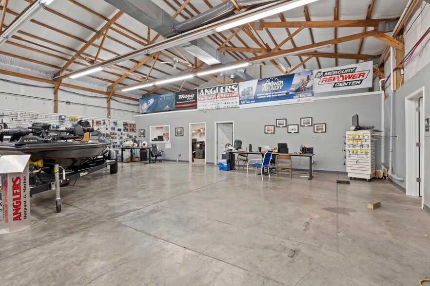 More Photos Of 4510 N Preston Hwy, Shepherdsville Showroom For Sale