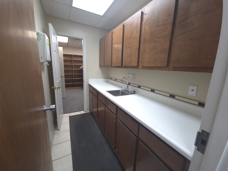 More Photos Of 3100 S Elm Pl, Broken Arrow Medical For Lease