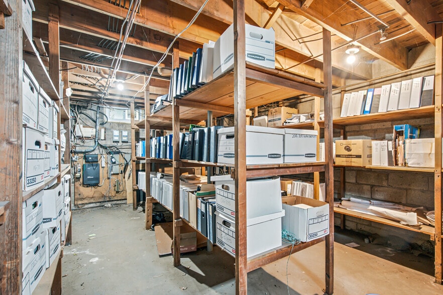 More Photos Of 152 Railroad St, Huntington Warehouse For Sale