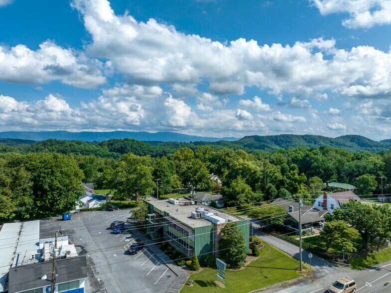 More Photos Of 337 Bluff City Hwy, Bristol Office For Sale