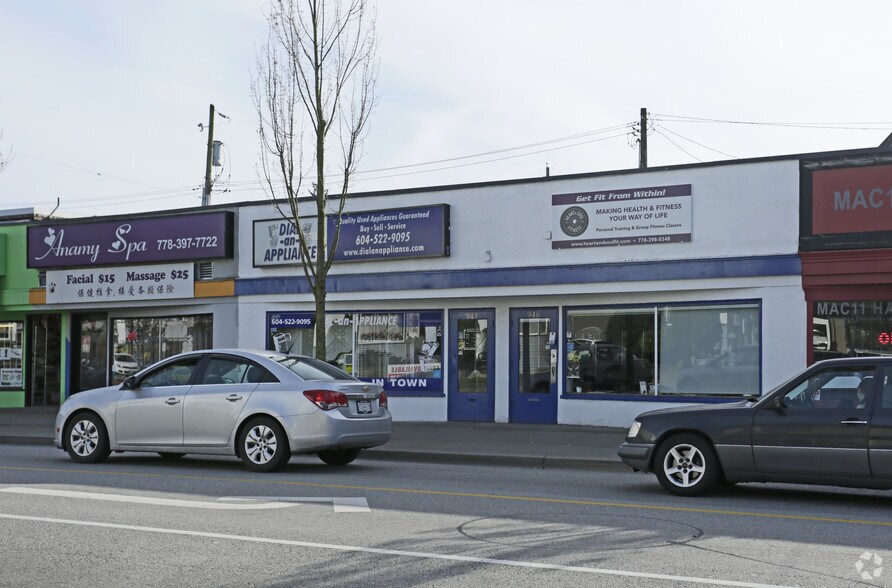 More Photos Of 948-950 12th St, New Westminster Storefront For Lease