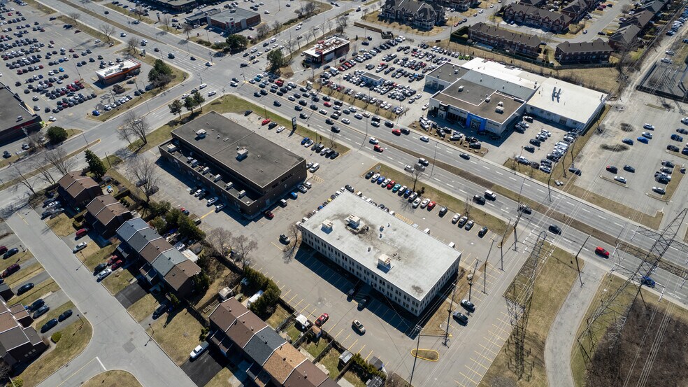 More Photos Of 3669-3681 Boul des Sources, Dollard-des-Ormeaux Office Residential For Lease