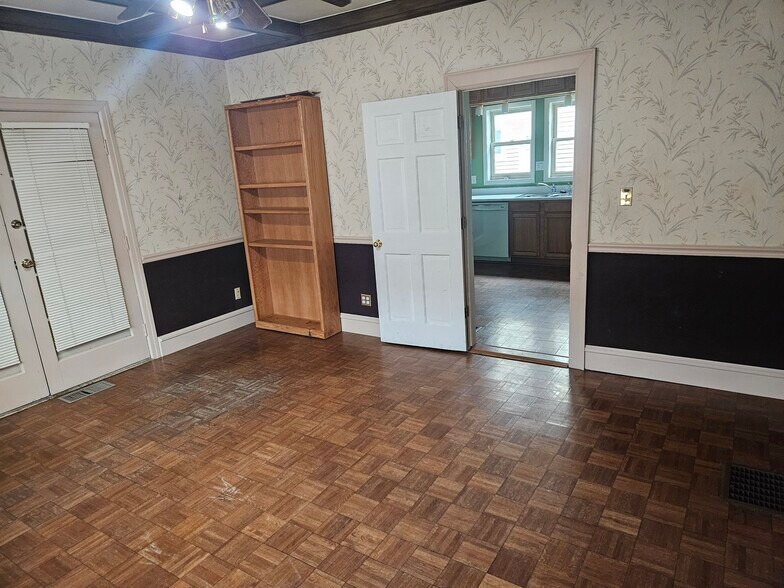 More Photos Of 6132 N College Ave, Indianapolis Office For Lease