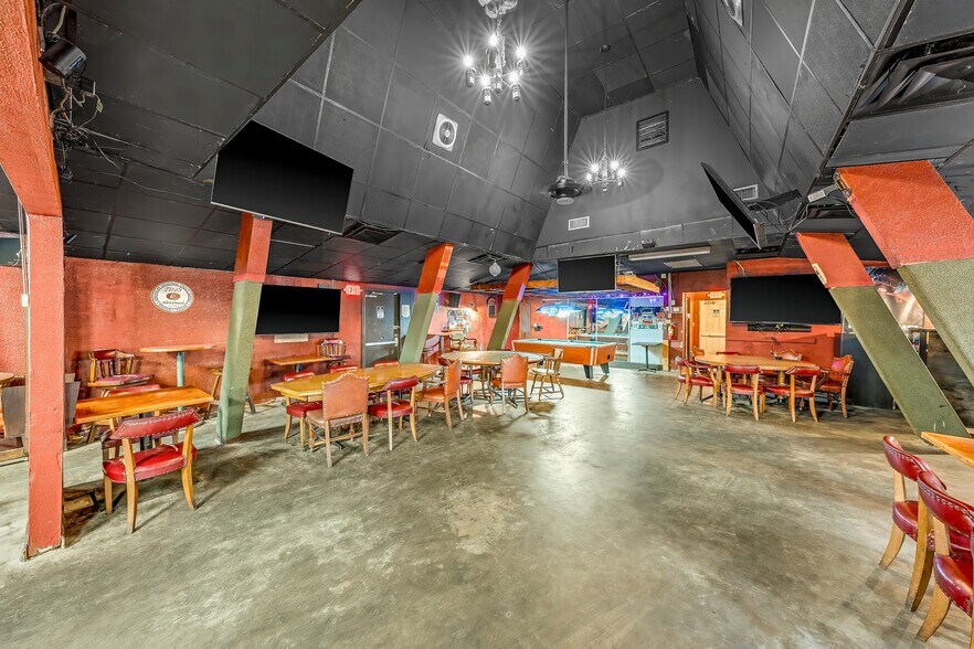 More Photos Of 1623 W 15th St, Panama City Bar For Sale