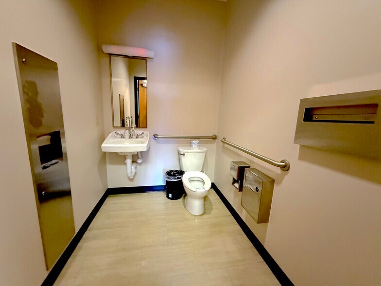 More Photos Of 1879 Nightingale Ln, Tavares Medical For Sale