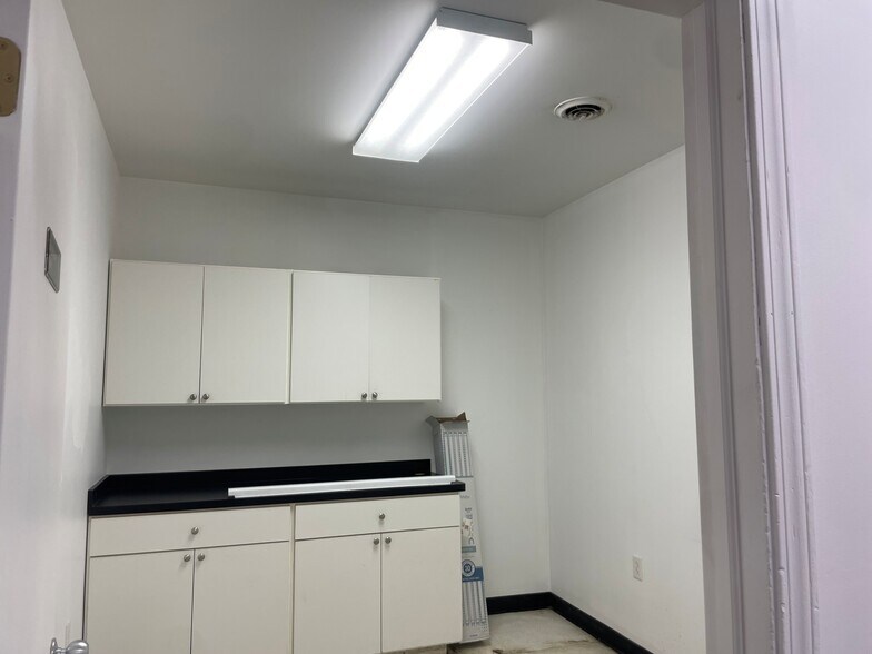 More Photos Of 5585 E Main St, Verona General Retail For Lease