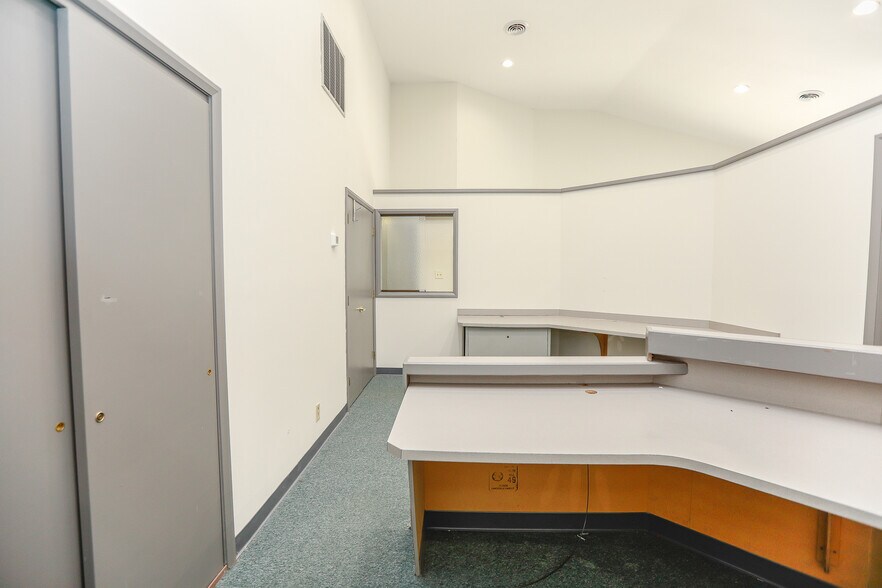 More Photos Of 11835 Canon Blvd, Newport News Office For Lease