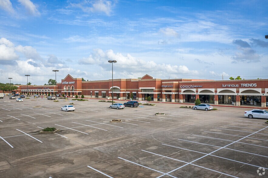 More Photos Of 15201-15555 Southwest Fwy, Sugar Land Unknown For Lease