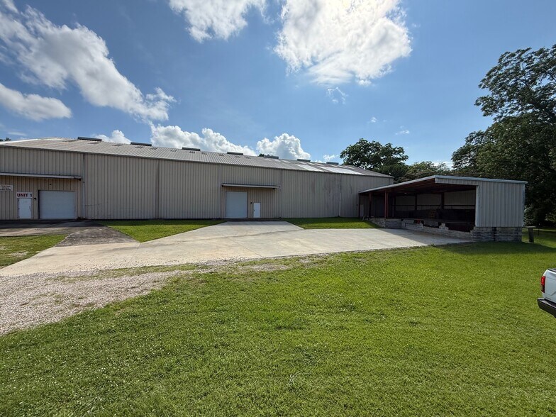 Primary Photo Of 904 Geneva St, Opelika Light Distribution For Lease