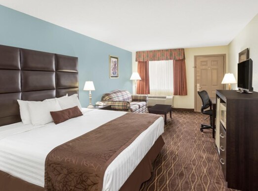 More Photos Of 8220 S Main St, Helen Hotel For Sale