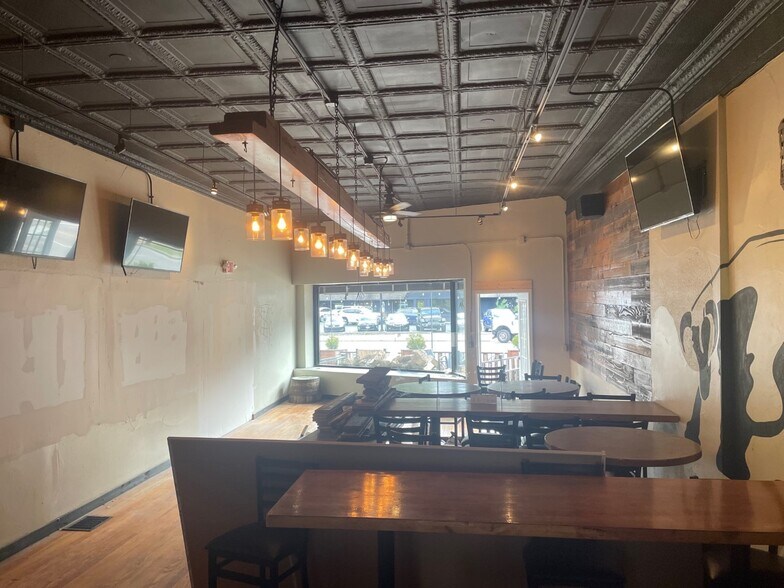More Photos Of 3666-3672 Erie Ave, Cincinnati Restaurant For Lease