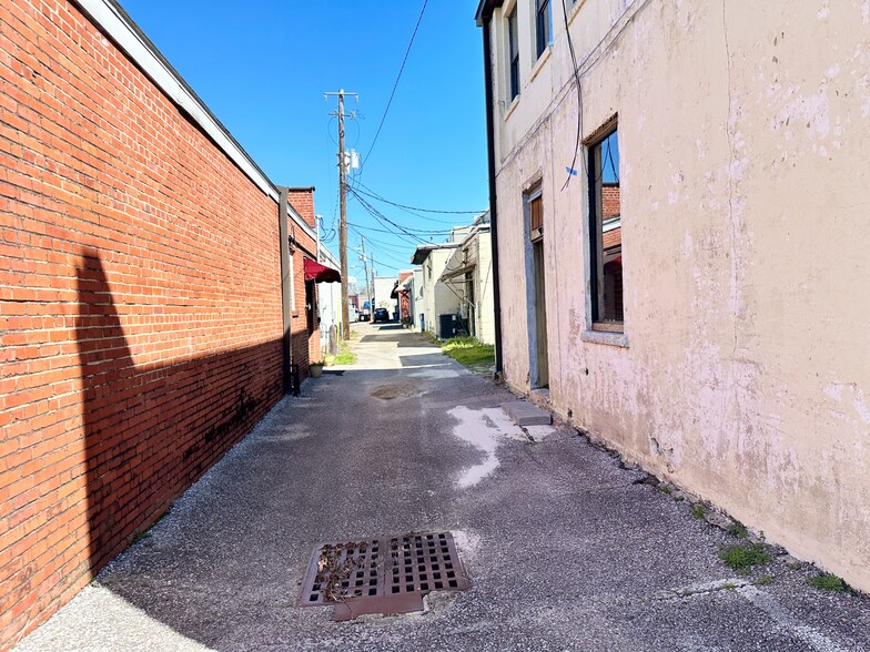 More Photos Of 105 N Main St, Atmore Office For Sale