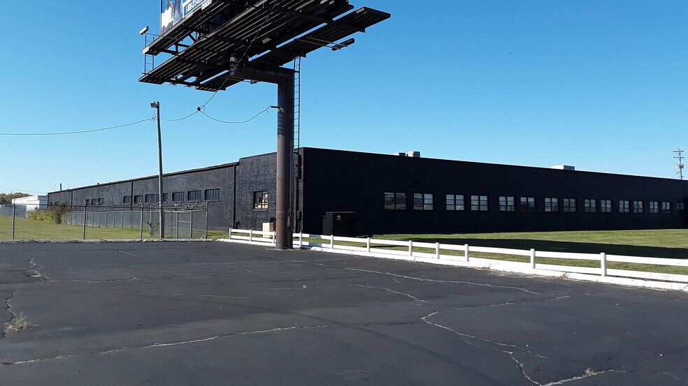 More Photos Of 195 Phillipi Rd, Columbus Warehouse For Sale