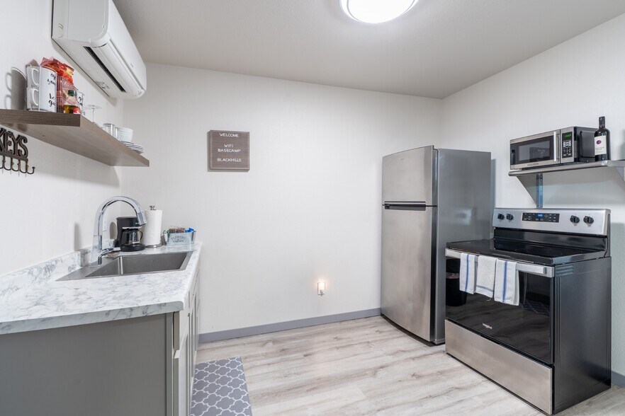 More Photos Of 632 Mount Rushmore Rd, Custer Specialty For Sale