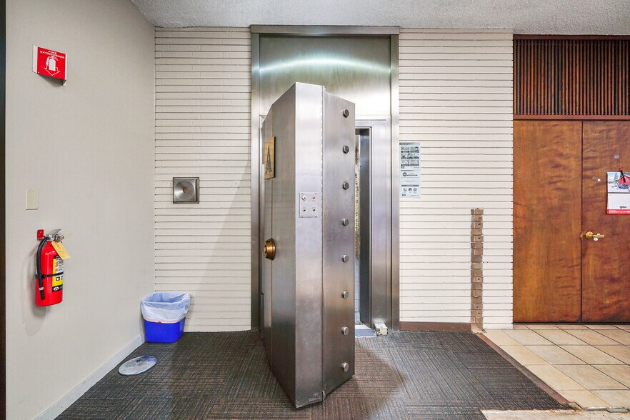 More Photos Of 1414 Webster St, Alameda Bank For Lease