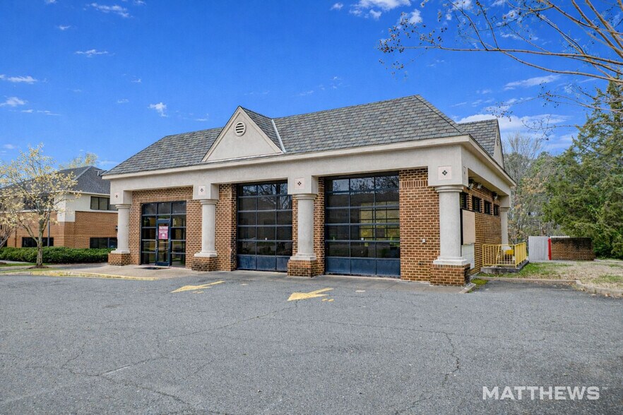 Primary Photo Of 3820 Stillman Pky, Richmond Auto Repair For Sale