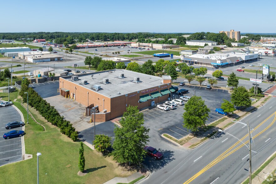More Photos Of 819 W Main St, Jacksonville Drugstore For Sale