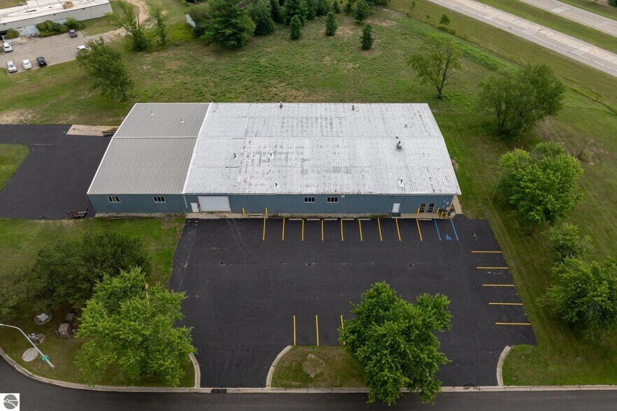 More Photos Of 910 Industrial Dr, Mount Pleasant Warehouse For Sale