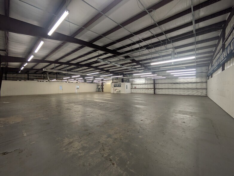 More Photos Of 2308 58th Ave E, Sarasota Warehouse For Sale