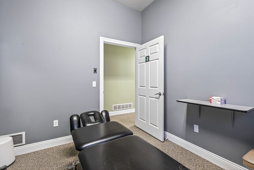 More Photos Of 160 Westmount Dr, Farmington Office For Sale