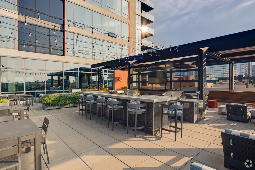 More Photos Of 500 N Milwaukee Ave, Chicago Apartments For Lease