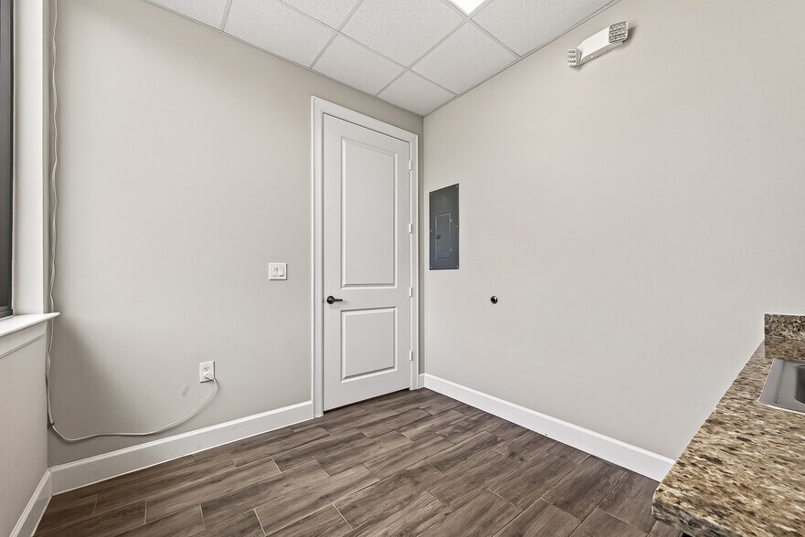 More Photos Of 2743 Imperia Dr, Sugar Land Medical For Sale