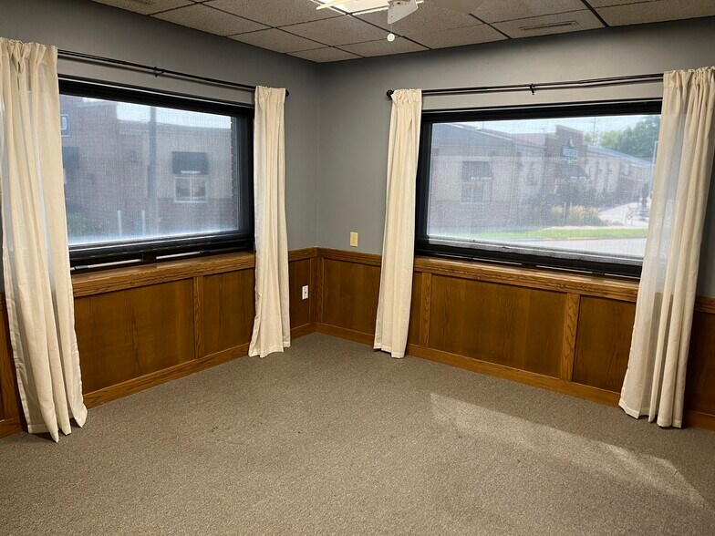 More Photos Of 414 Northwestern Ave, Ames Office For Sale