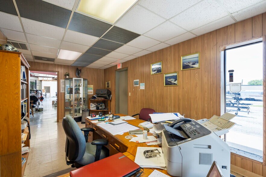 More Photos Of 5410 S Daniel St, Battlefield Manufacturing For Sale