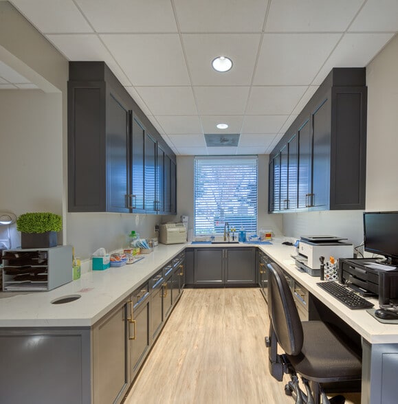 More Photos Of 95 Scripps Dr, Sacramento Medical For Sale