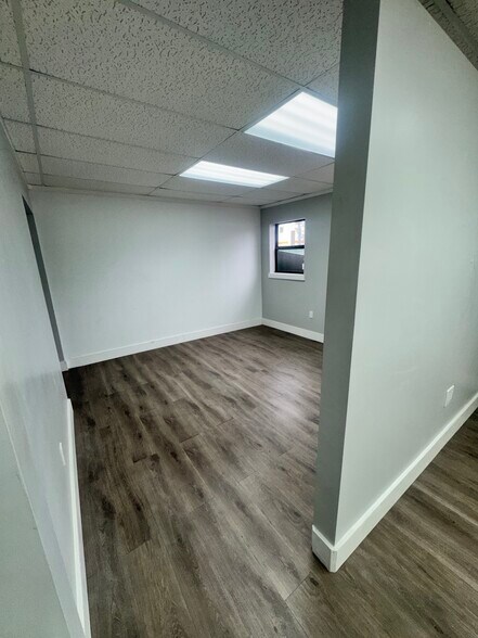 More Photos Of 2376-2380 NW 21st Ter, Miami Warehouse For Lease