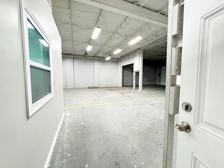 More Photos Of 3160 N 46th Ave, Saint Petersburg Warehouse For Sale