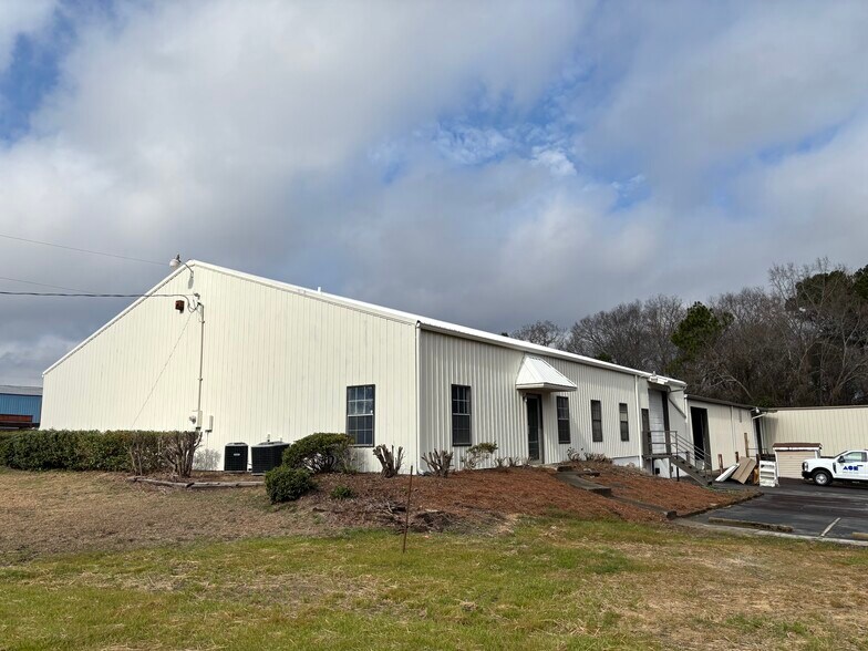 More Photos Of 439 Burton Rd, Lexington Warehouse For Lease