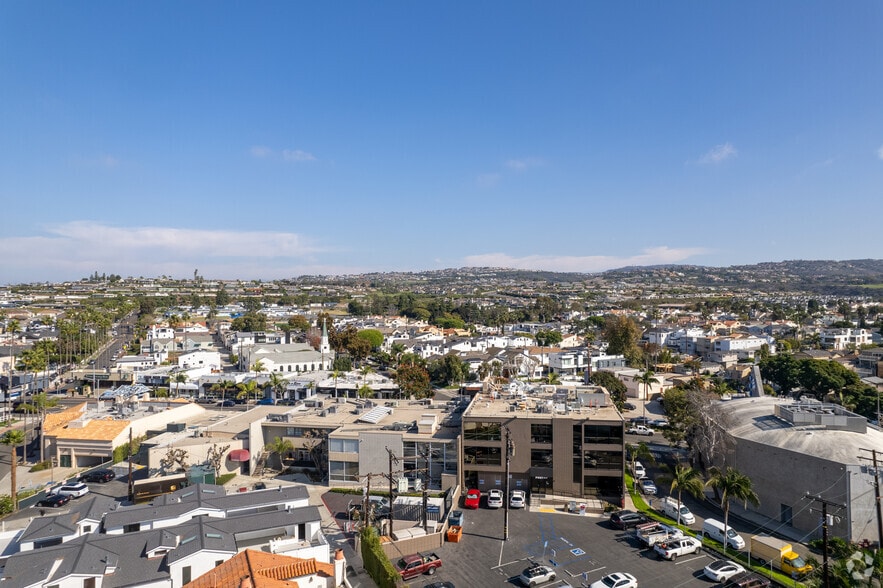 More Photos Of 2865-2867 E Coast Hwy, Corona del Mar Medical For Lease