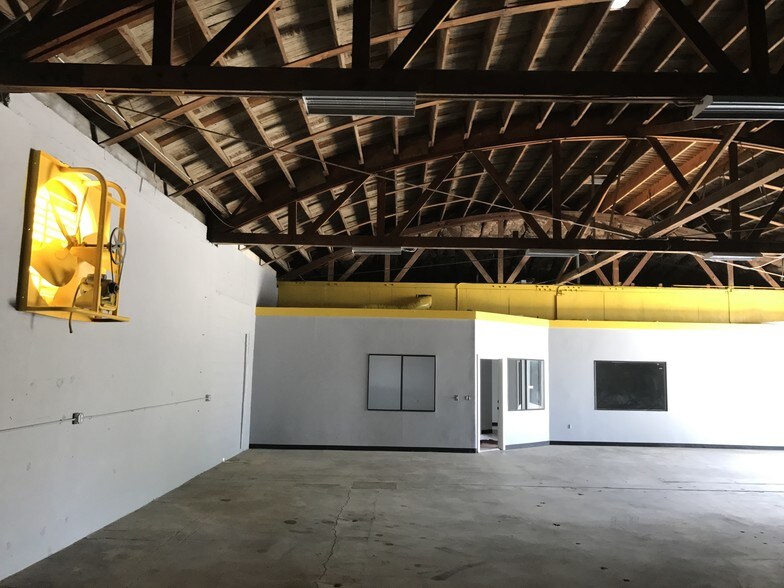 More Photos Of 2525 Kansas Ave, Riverside Manufacturing For Sale