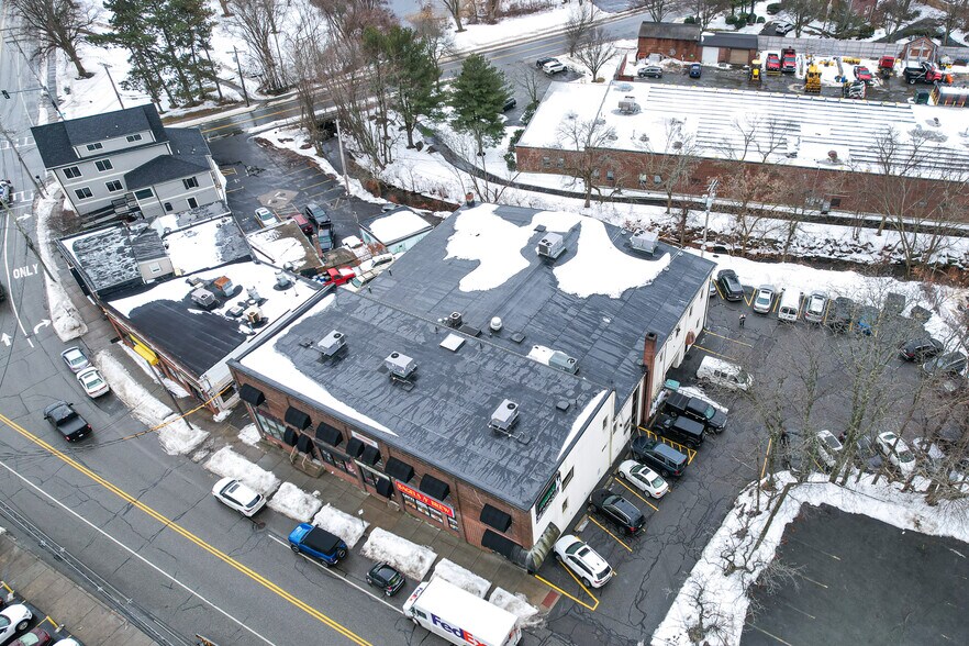 More Photos Of 742-750 Main St, Winchester Office For Lease